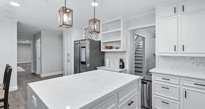 5-BD/2.5-BA Modern Farmhouse Retreat (Sleeps 12)