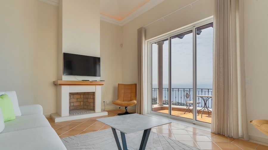 Villa Pembe Palheiro Village