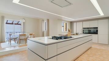 Peti sejuk, ketuhar gelombang mikro, ketuhar, dapur