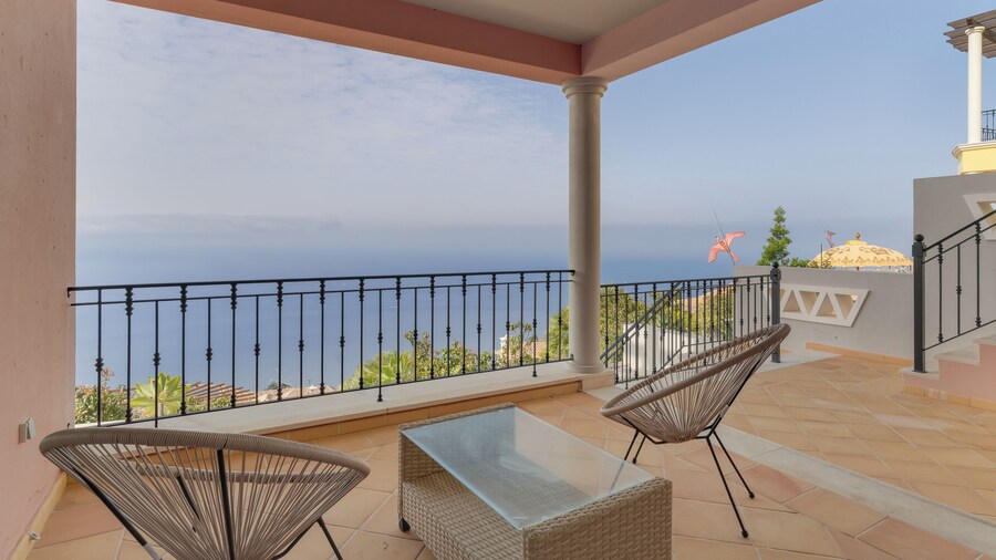 Villa Pembe Palheiro Village