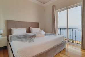 Iron/ironing board, free WiFi