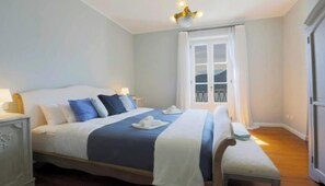 4 Schlafzimmer, Schreibtisch, Bügeleisen/Bügelbrett, kostenloses WLAN