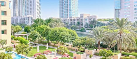 حمام سباحة