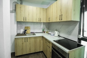 Private kitchen - Backpacker Hostel Kruje (Krujë)