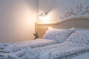 2 bedrooms, iron/ironing board, Internet, bed sheets
