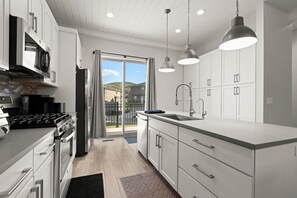 Fridge, microwave, oven, stovetop - Moose Mgmt at Wasatch Springs 1107: (Park City)