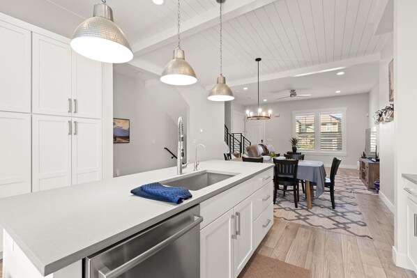 Interior - Moose Mgmt at Wasatch Springs 1107: (Park City)