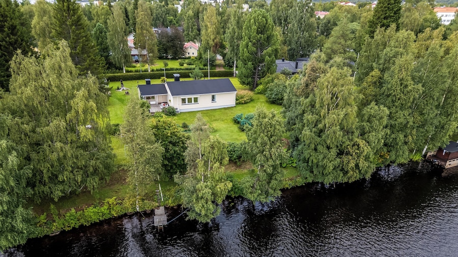 Spacious 3BR House - River View & Sauna