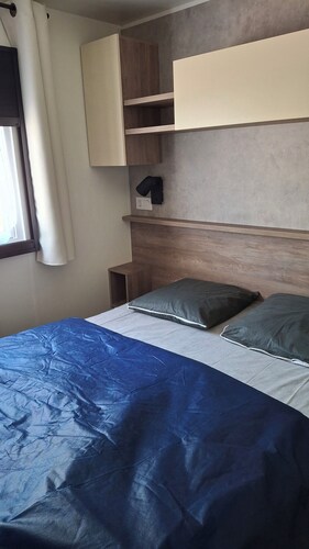 Mobile home 40 m2 4-star campsite. 400m from the bay. Animals under reserve