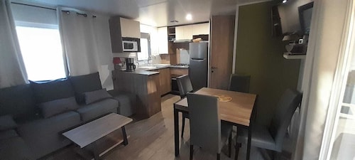Mobile home 40 m2 4-star campsite. 400m from the bay. Animals under reserve