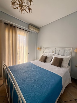 Iron/ironing board, Internet, bed sheets