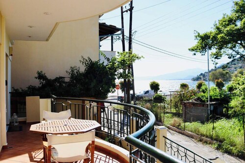 Trizonia View Beach House – Glyfada Village by MPS
