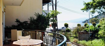 Trizonia View Beach House – Glyfada Village by MPS