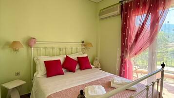 Iron/ironing board, Internet, bed sheets