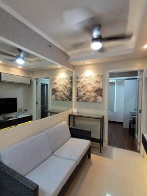 Condo, 1 Bedroom, Accessible | Living room