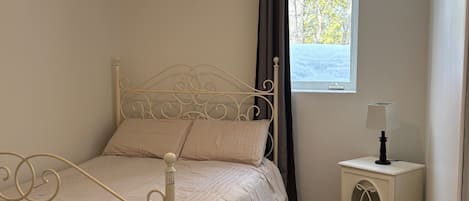 4 bedrooms, WiFi, bed sheets