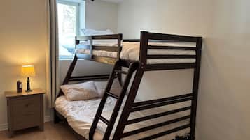 4 bedrooms, WiFi, bed sheets