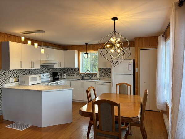 Mikrobølgeovn, ovn, kogeplade, opvaskemaskine