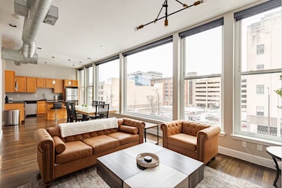 Premium Downtown Indy 1BR Walk to Dining Nightlife and Sports