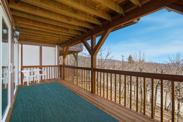 Property grounds - Beech Mountain Townhouse with Scenic Views (Beech Mountain)