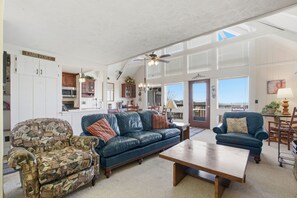 Unclassified image, 5 of 46, button