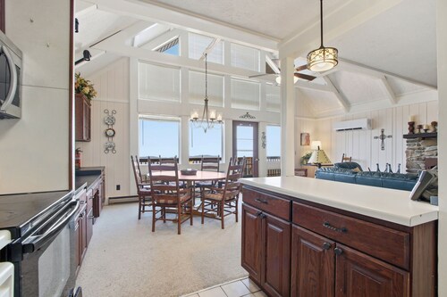 Beech Mountain Townhouse with Scenic Views