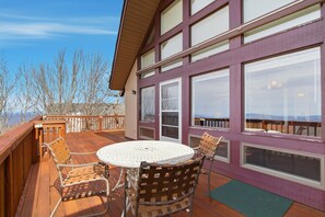 Unclassified image, 4 of 46, button