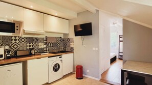 Fridge, microwave, stovetop, coffee/tea maker