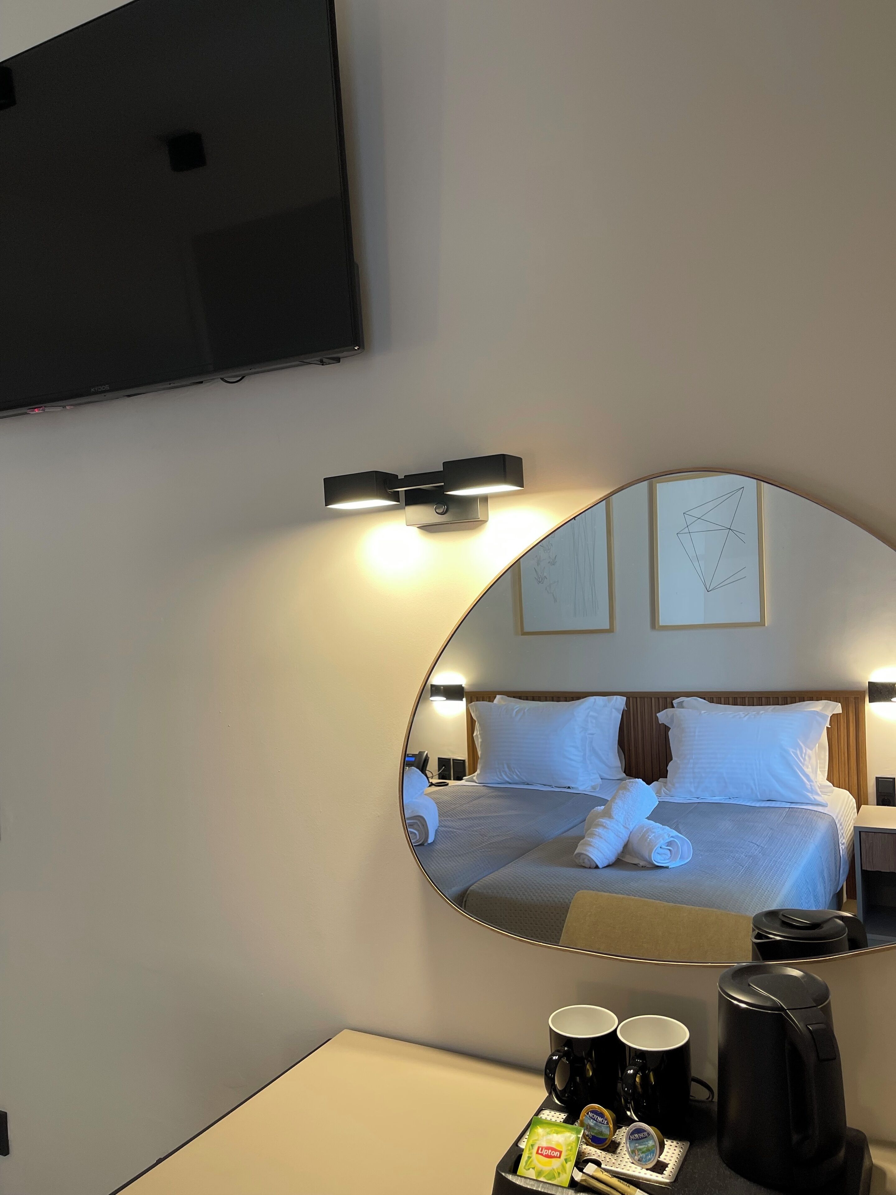 Camera Standard | Una cassaforte in camera, una scrivania, Wi-Fi gratuito