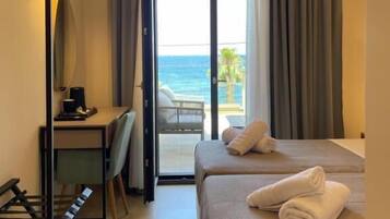 In-room safe, desk, free WiFi