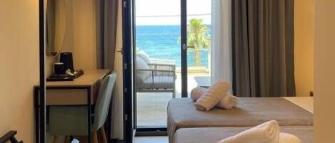 Safe på rommet, skrivebord og wi-fi (inkludert)