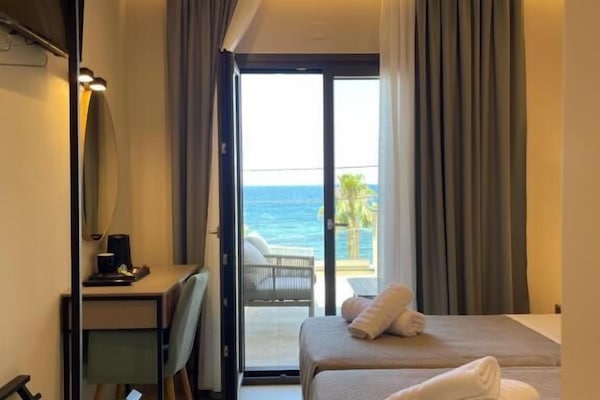 Brankas, meja kerja, dan Wi-Fi gratis