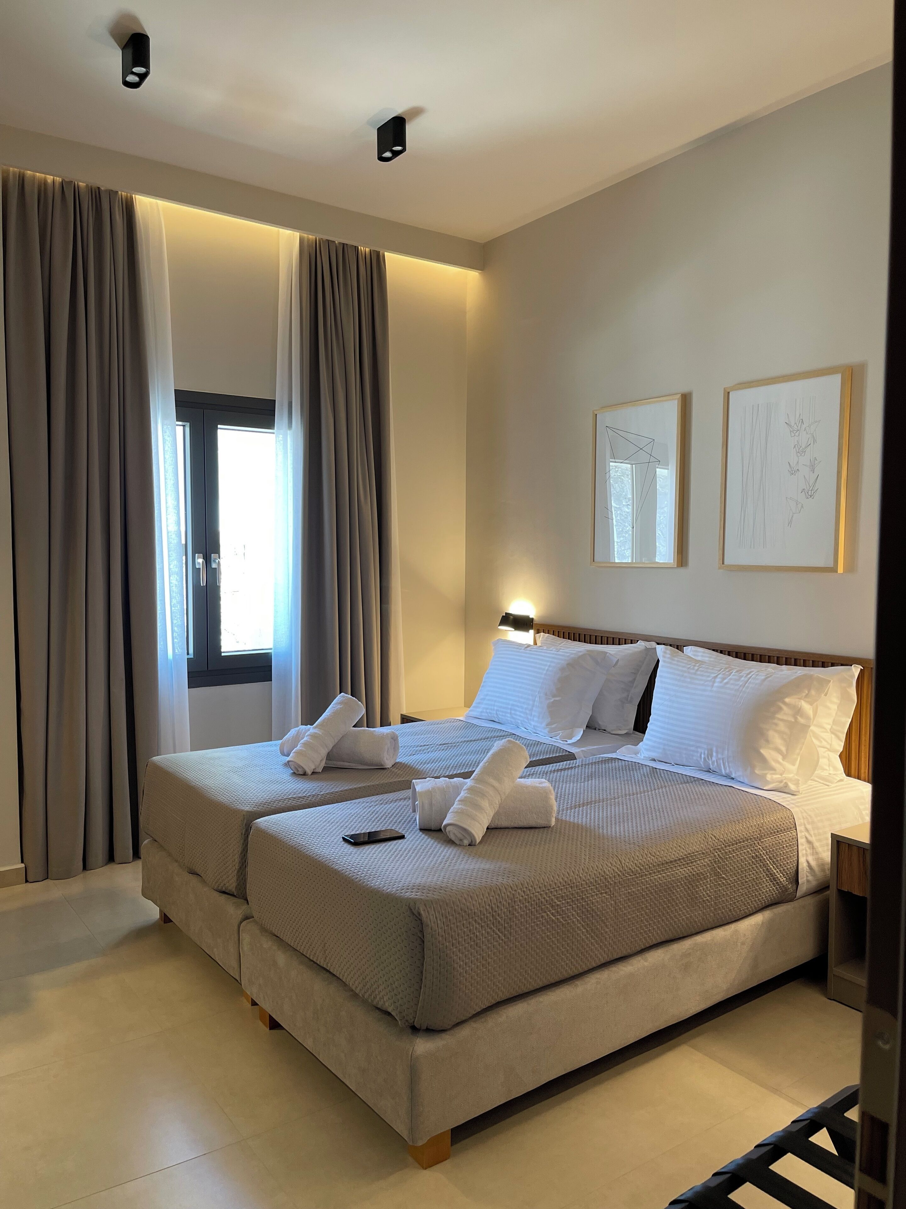 Standard-huone | Tallelokero huoneessa, työpöytä, ilmainen Wi-Fi