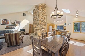 House, 4 Bedrooms | Interior - 15 Lassen Ln 4 Bedroom Home (Bend)