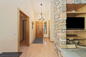 House, 4 Bedrooms | Interior - 15 Lassen Ln 4 Bedroom Home (Bend)