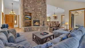 House, 4 Bedrooms | Living area