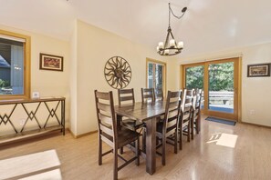 House, 4 Bedrooms | Dining