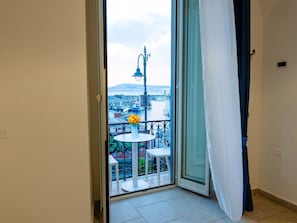 Deluxe-Stadtwohnung, Meerblick | Schreibtisch, kostenloses WLAN
