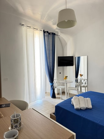 Comfort Room, 1 Queen Bed, Sea View | Desk, free WiFi