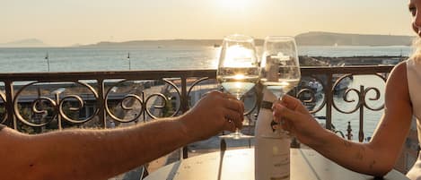 Deluxe Townhome, Sea View | Desk, free WiFi