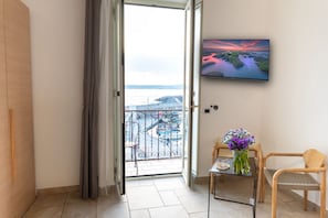 Deluxe-Stadtwohnung, Meerblick | Schreibtisch, kostenloses WLAN