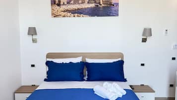 Deluxe-rum - 1 queensize-säng - havsutsikt | Skrivbord och gratis wi-fi