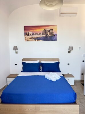Habitación Deluxe, 1 cama Queen size, vista al mar | Escritorio y wifi gratis 