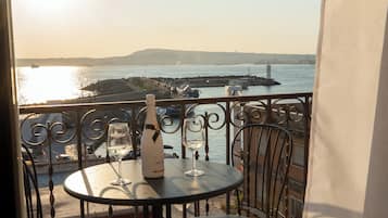 Casa de ciudad Deluxe, vista al mar | Escritorio y wifi gratis