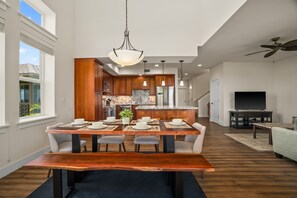 Condo, 3 Bedrooms | Dining