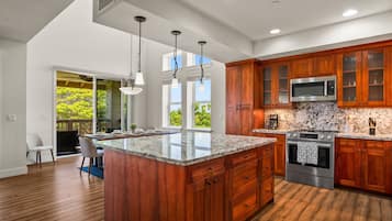 Appart'hÎtel, 3 chambres | Cuisine privée | Réfrigérateur, four, cafetiÚre/bouilloire, grille-pain