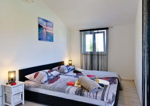 3 chambres, fer et planche à repasser, Wi-Fi, draps fournis