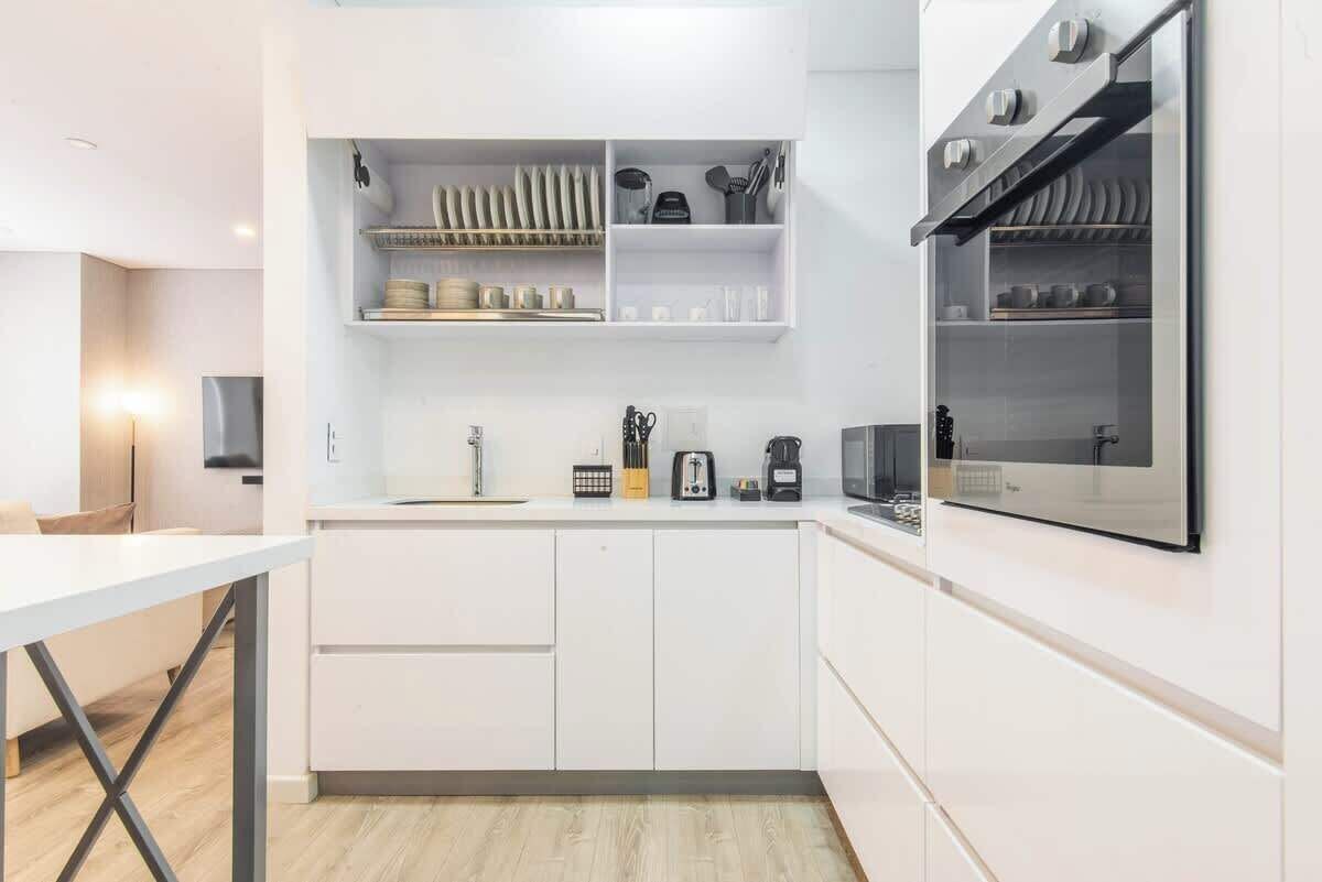 Refrigerador, microondas, horno y parrilla de estufa 