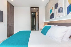 3 habitaciones, tabla de planchar con plancha, wifi y ropa de cama 