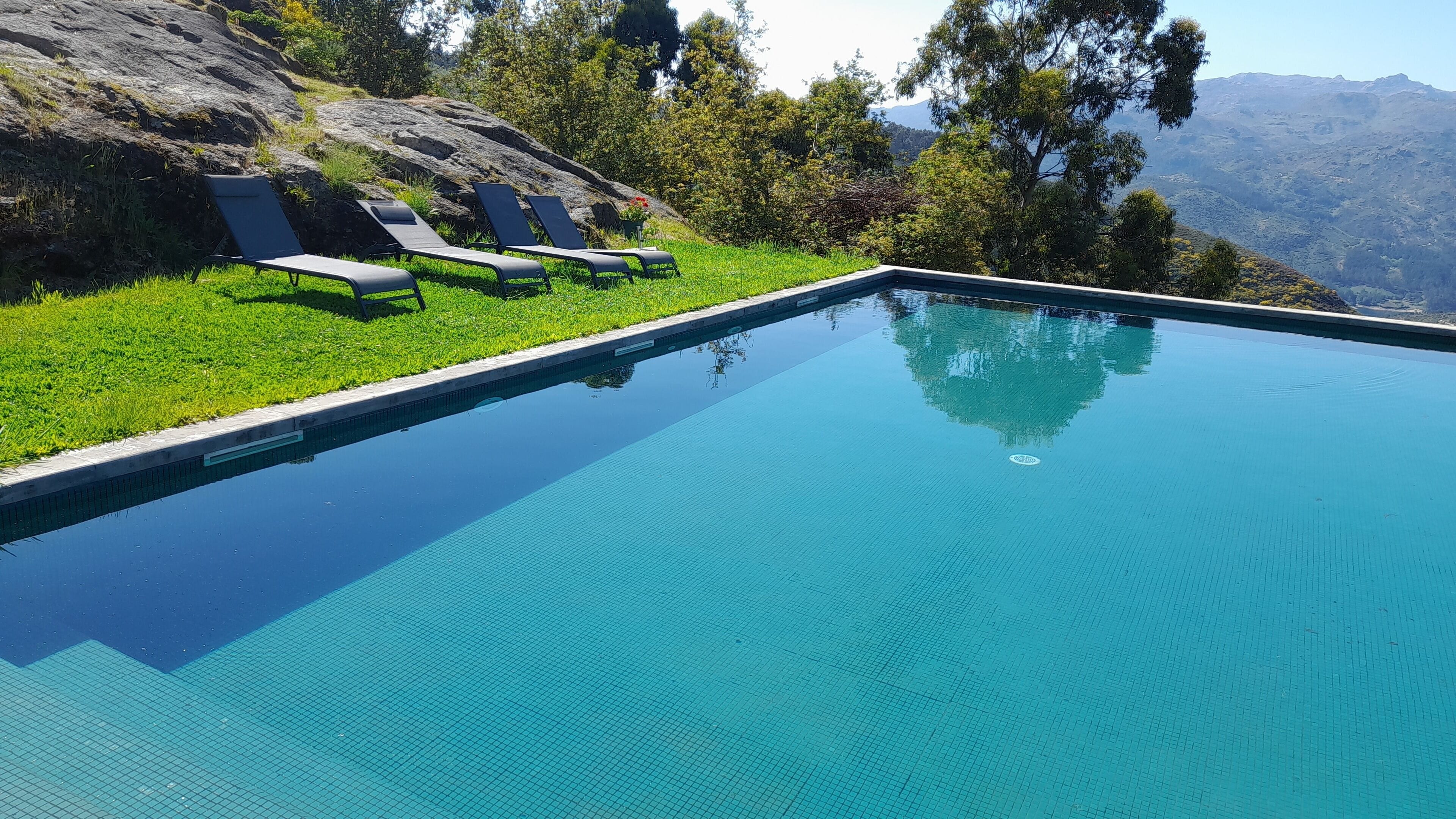 Cottage | Zwembad | Een seizoensgebonden buitenzwembad